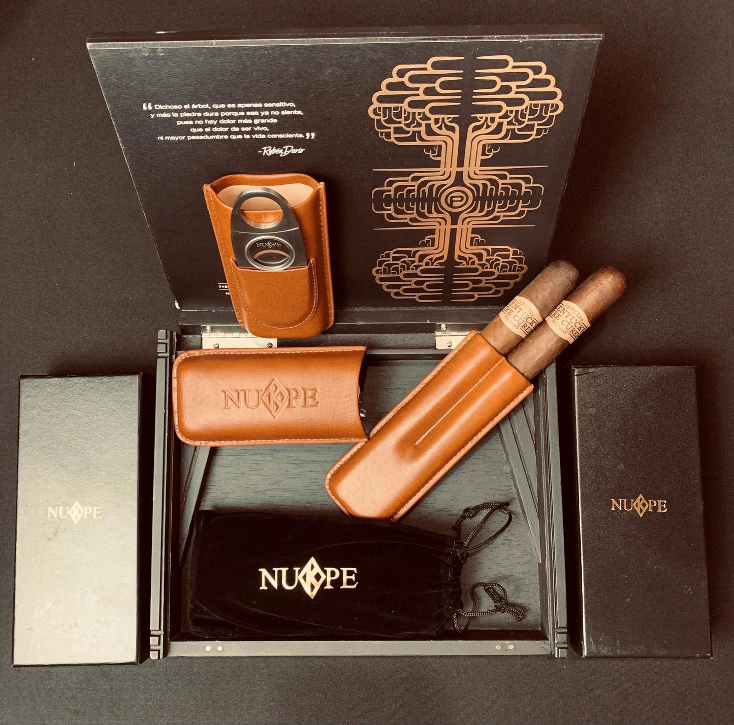 LEATHER CIGAR HOLDER WITH CUTTER (HOLDS 2 CIGARS)