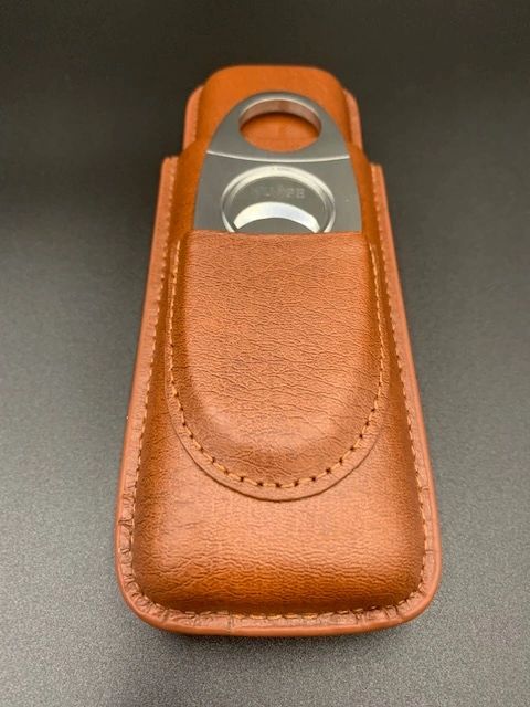 LEATHER CIGAR HOLDER WITH CUTTER (HOLDS 2 CIGARS)